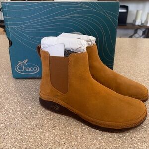 NIB Chaco Paonia Chelsea Boots Shoes Caramel Brown Suede Leather Women’s US 7